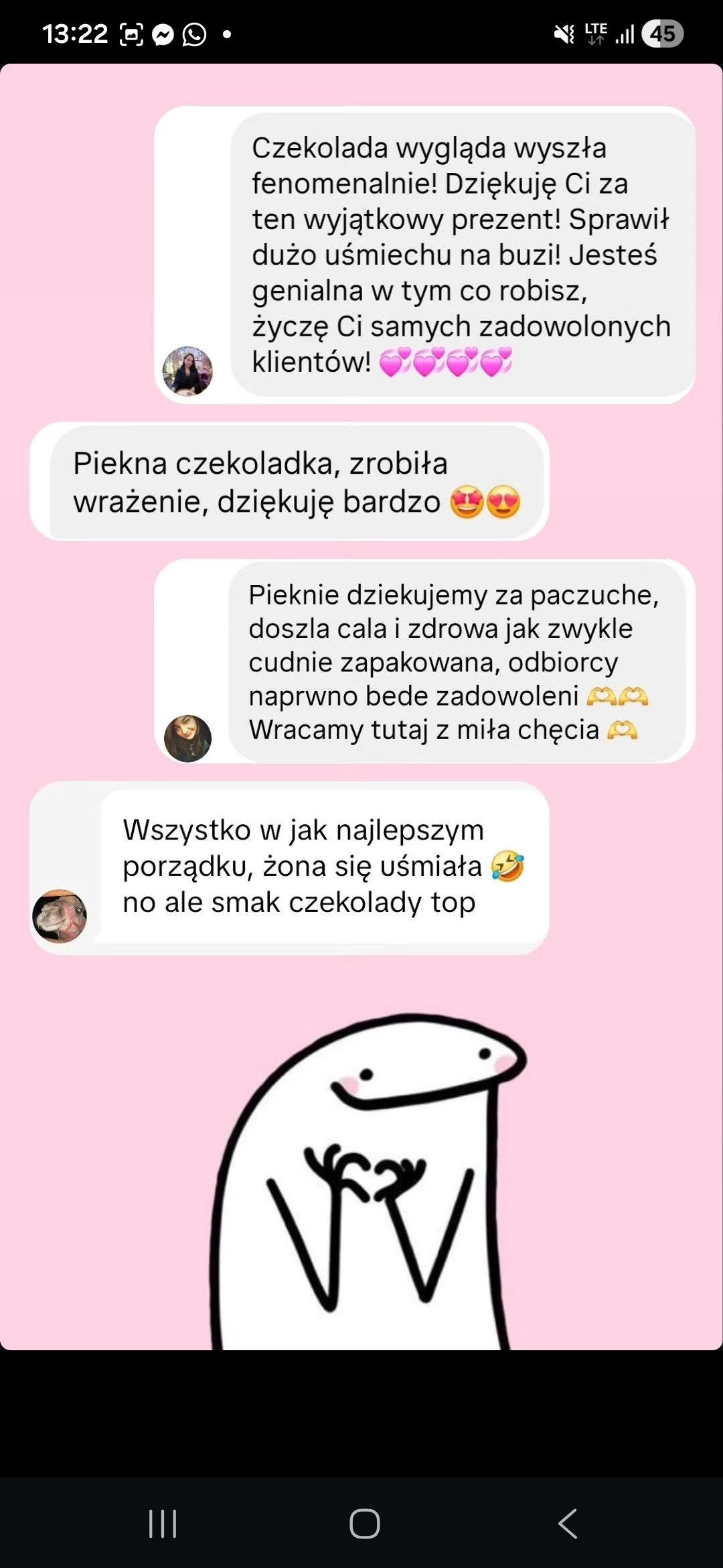 Kolaż krótkich opinii klientów po otrzymaniu czekolady