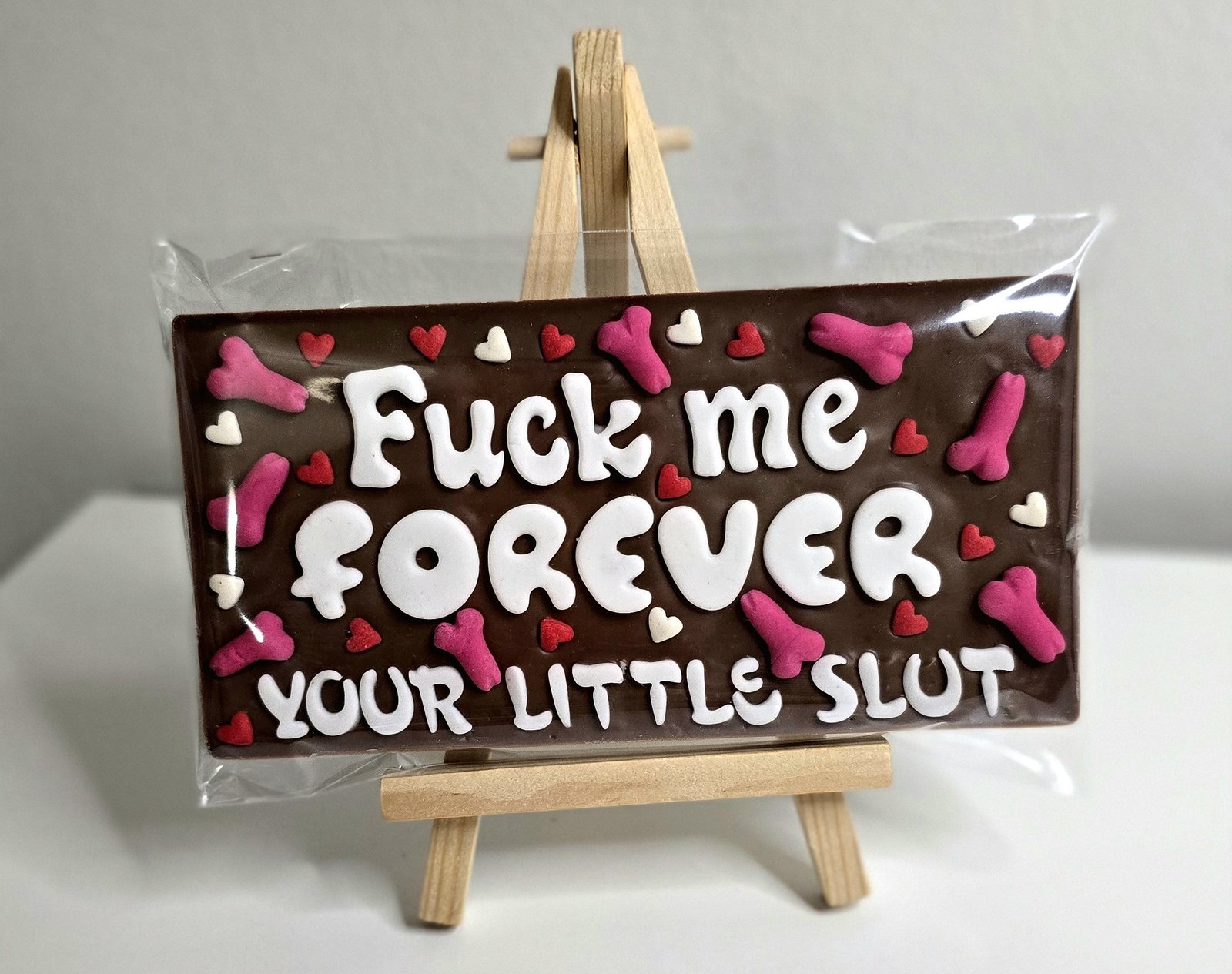 Wzór 11 – gotowa czekolada z napisem Fuck me forever Your little slut
